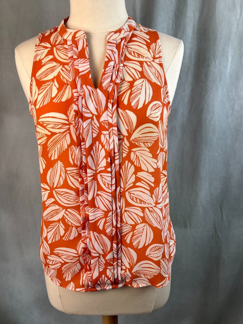 41 Hawthorne Orange & White tropical leaves sleeveless blouse size S
